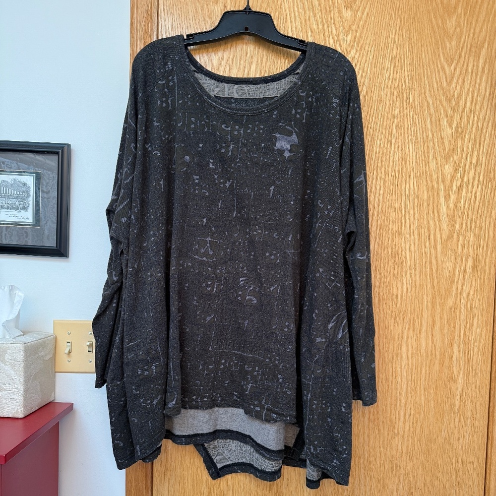 Rundholz Tunic! Medium but Roomy but tailored too! Patterned, Comfy,